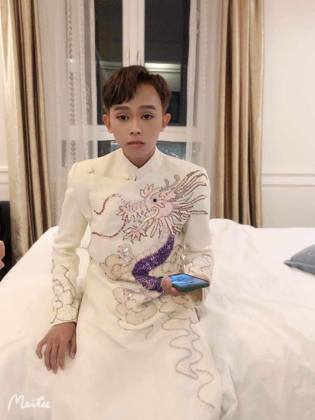 Netizen truyền tay nhau chia sẻ khoảnh khắc hậu trường của Hồ Văn Cường