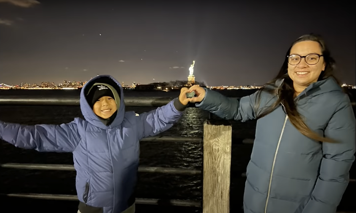 Wendy Phạm hiếm hoi lộ diện bên bố ruột, lộ khoảnh khắc khiến khán giả chạnh lòng nhớ Phi Nhung  - Ảnh 1