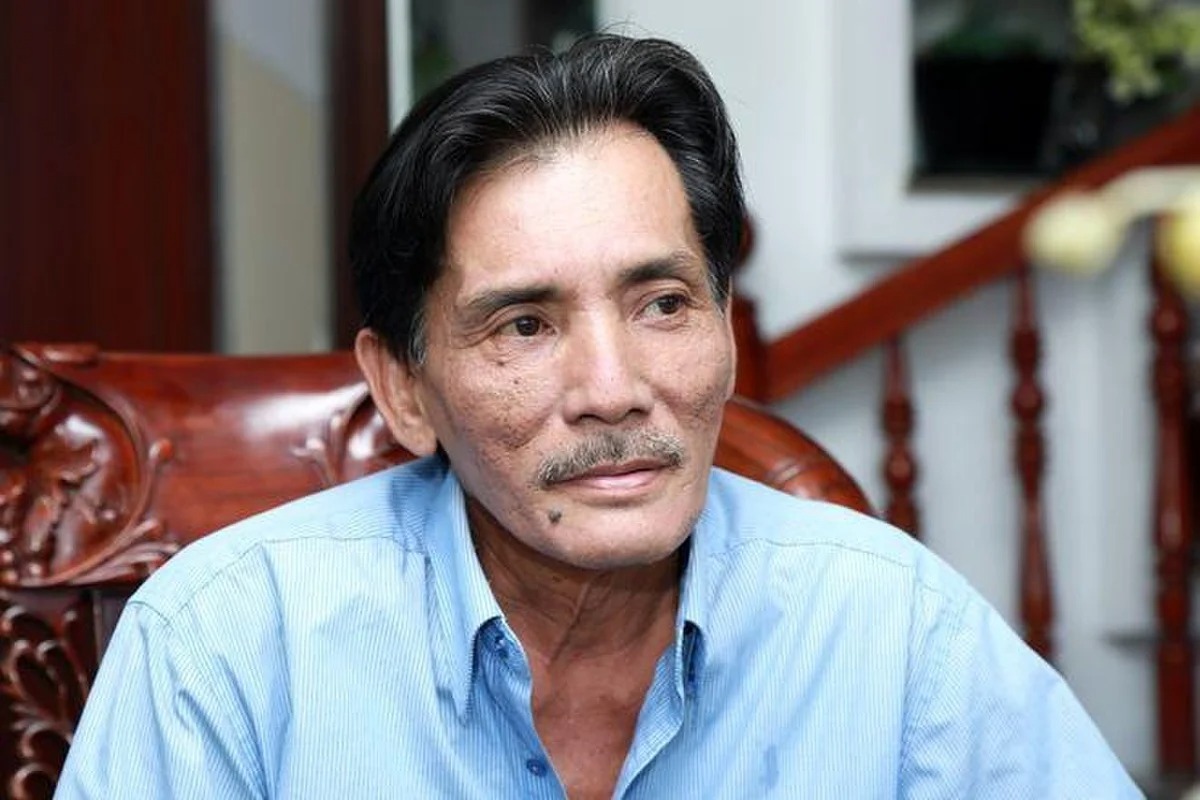 Vốn là ngôi sao nổi đình nổi đám một thời, nhưng giờ đây ông lại phải chật vật mưu sinh