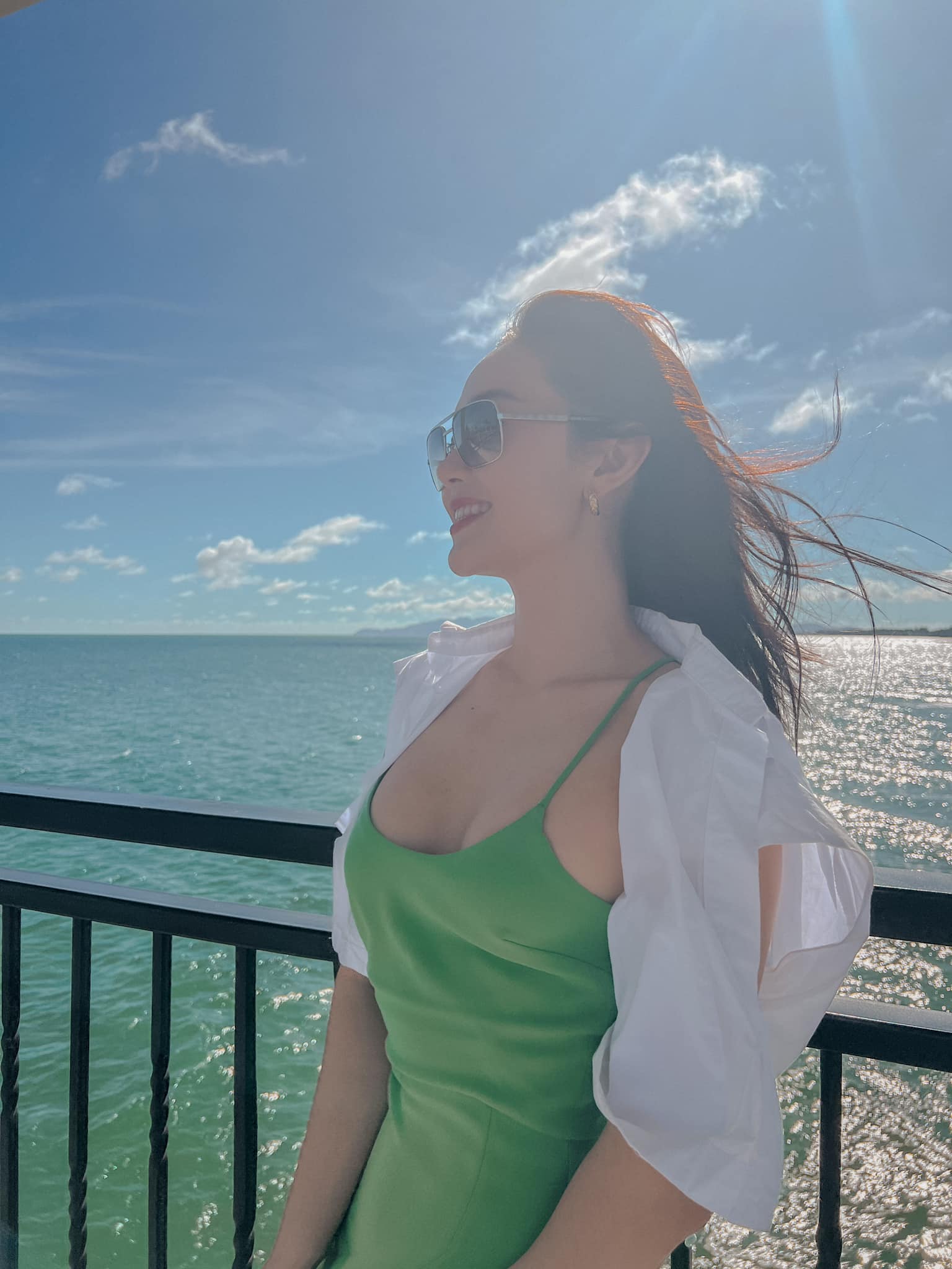 Minh Hằng tiết lộ cô có 1 tuần ròng để đi đến các vùng biển nhằm tìm ra nơi phù hợp nhất cho ngày lễ trọng đại