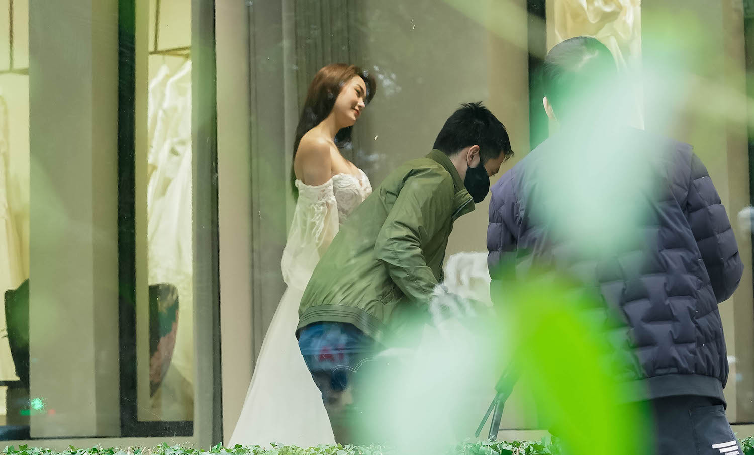 Váy cưới Minh Hằng lựa chọn thuộc thương hiệu Galia Lahav - thành viên của Hiệp hội Haute Couture Pháp