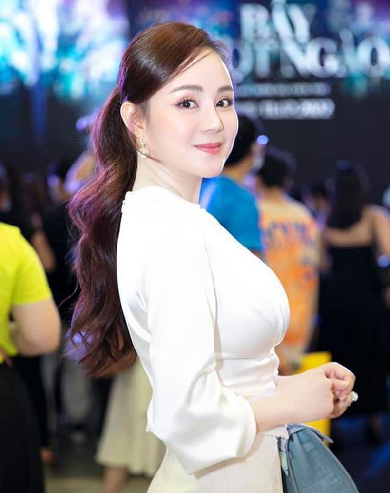 Những người tố cáo bị can Phương Hằng đồng loạt lên tiếng cứng rắn về vụ án, nữ CEO hiện ra sao? 3 Những người tố cáo bị can Phương Hằng đồng loạt lên tiếng cứng rắn về vụ án, nữ CEO hiện ra sao? 3