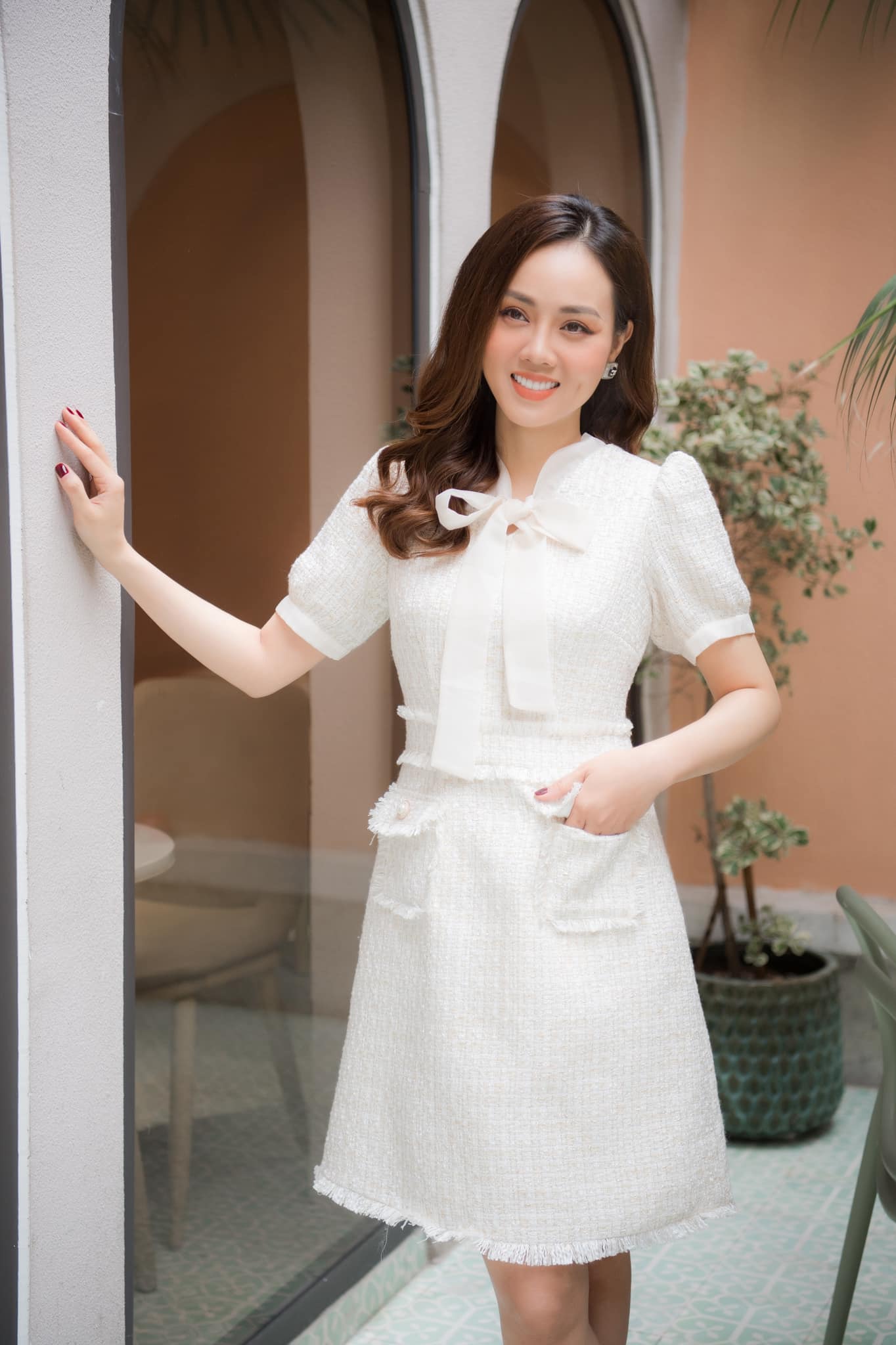 uy có trong tay sự nghiệp lẫn nhan sắc, thế nhưng vợ trẻ của NS Công Lý cũng phải thừa nhận 1 'nỗi khổ quốc dân' mang tên... giữ dáng.