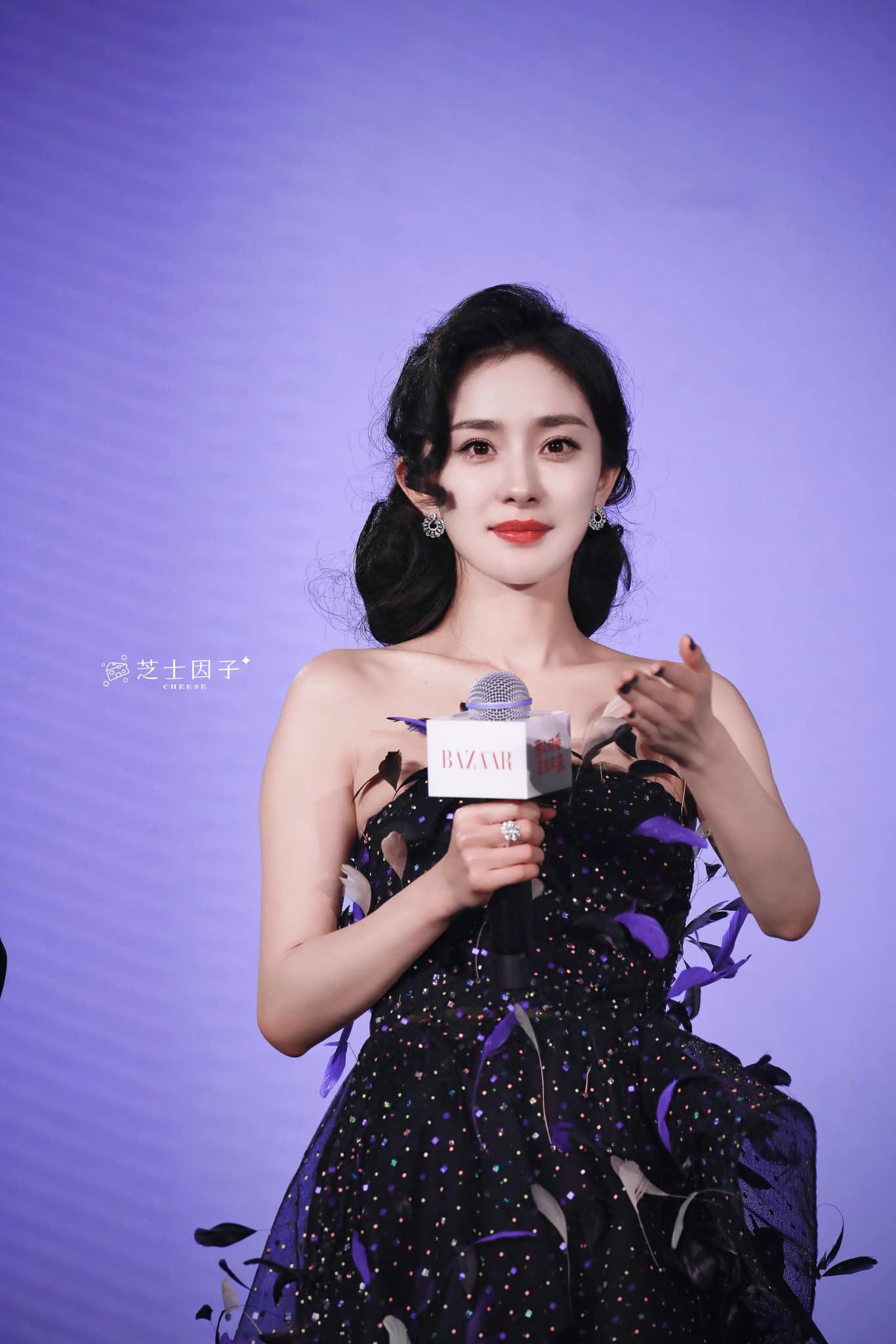 Dưa: Dương Mịch gần nhất cùng Đường Yên đi liên hoan bị cẩu tử chụp được nhưng Dương Mịch không cho phép cẩu tử thả ảnh ra