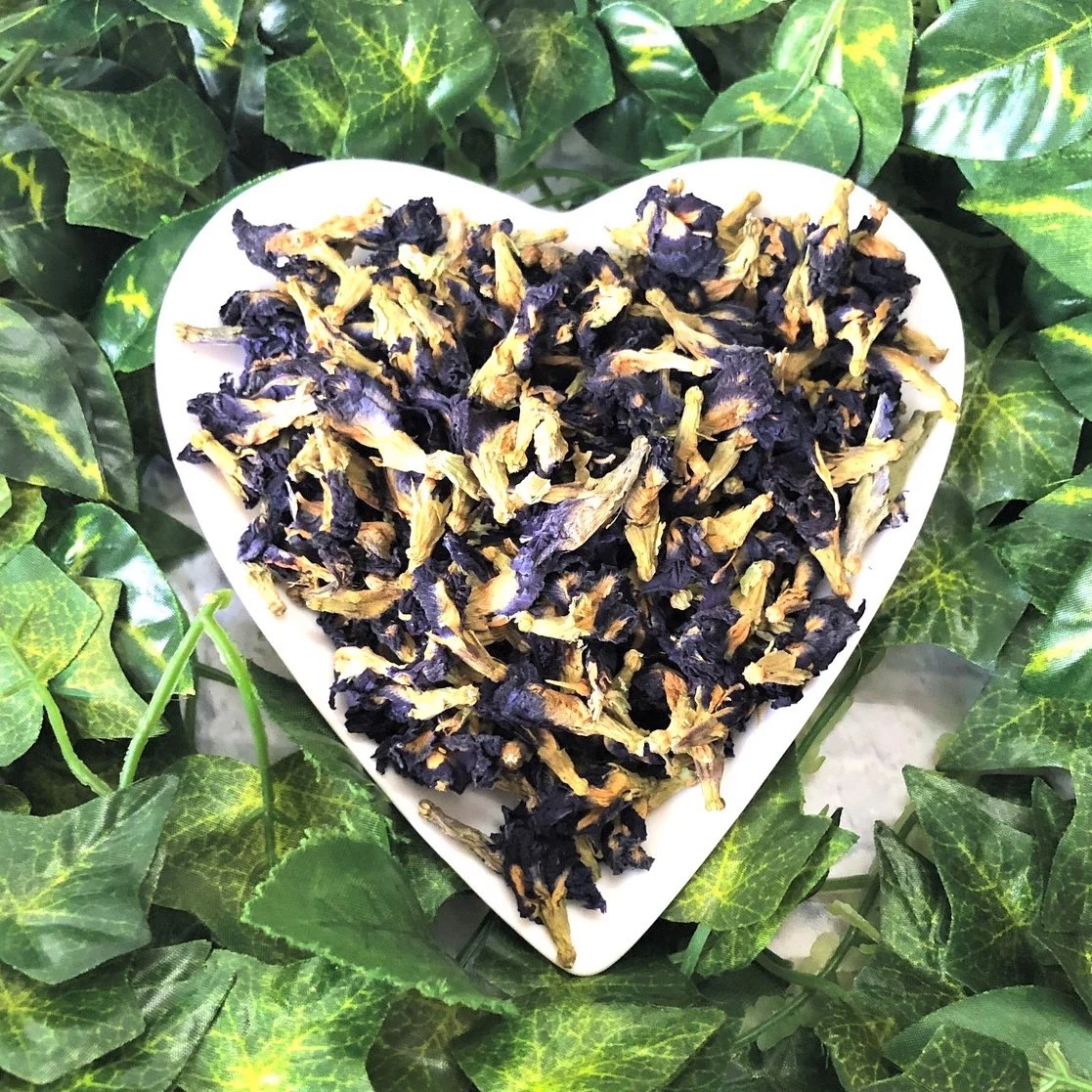 Trà đậu biếc không nên sử dụng nhiều vì chúng có chứa caffeine