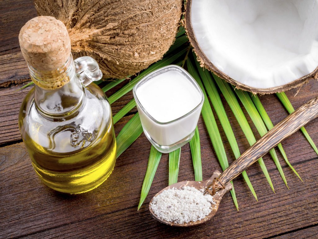 Dầu dừa được sử dụng trong hầu hết các lĩnh vực từ dược phẩm, thực phẩm... cho đến mỹ phẩm Dầu dừa được sử dụng trong hầu hết các lĩnh vực từ dược phẩm, thực phẩm... cho đến mỹ phẩm