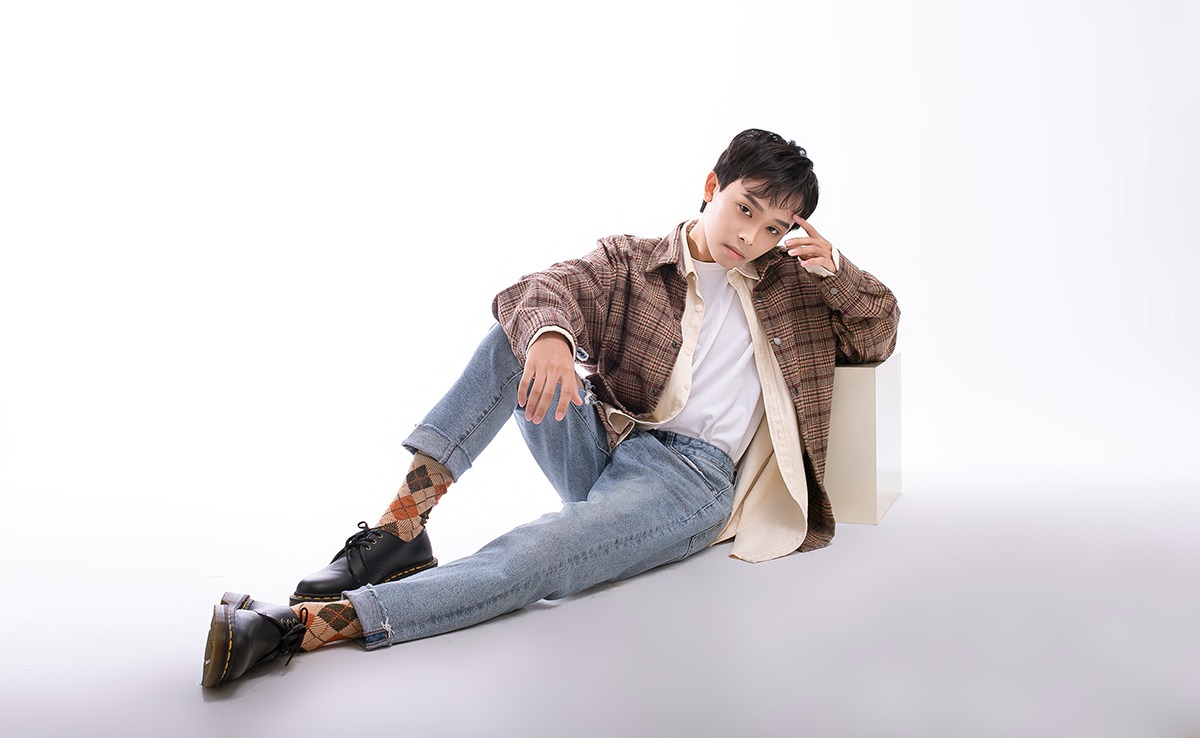 Hồ Văn Cường ngày càng trưởng thành, gây ấn tượng bởi vẻ ngoài điển trai