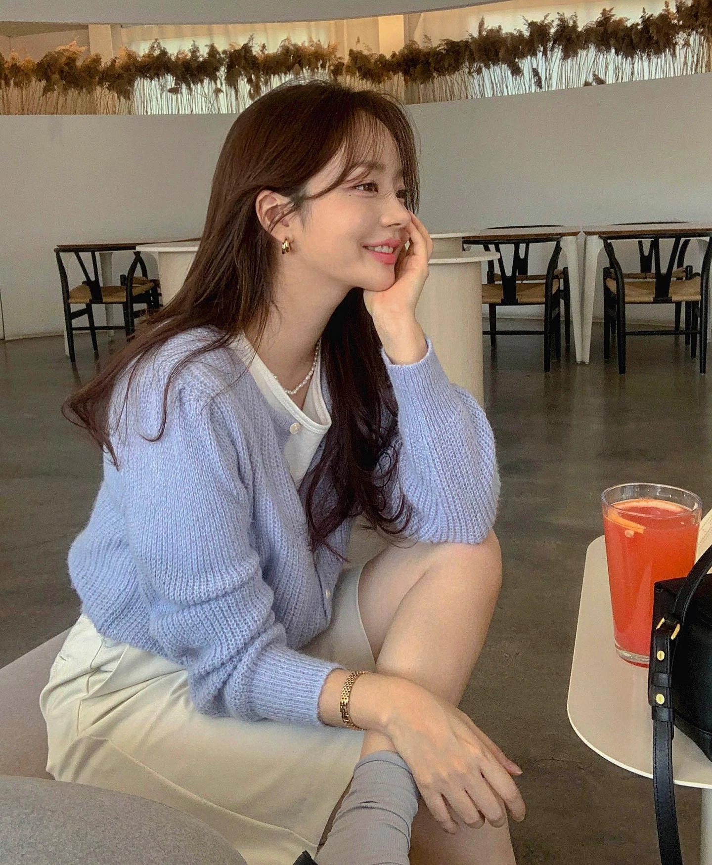 Giống như xanh lá, xanh cô ban đã làm không biết bao nhiêu tín đồ thời trang phải say mê Giống như xanh lá, xanh cô ban đã làm không biết bao nhiêu tín đồ thời trang phải say mê