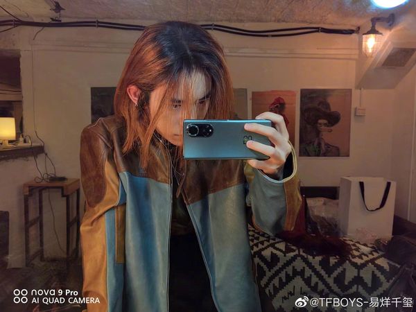 Hình ảnh Dịch Dương Thiên Tỉ trong tạo hình tóc dài lãng tử