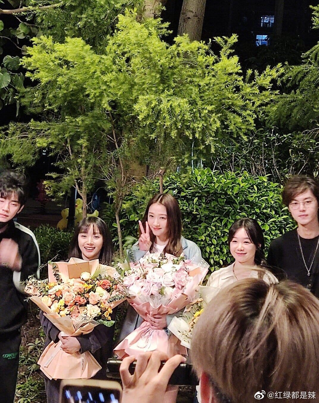 Bộ phim 'Hai Mươi Bất Hoặc phần 2' hôm nay chính thức đóng máy. Diễn viên chính: Quan Hiểu Đồng, Bốc Quan Kim, Từ Mộng Khiết, Đổng Tư Di, Lý Canh Hi