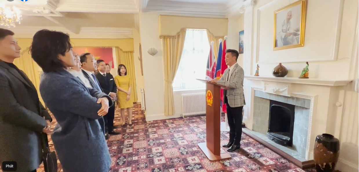 NS Việt ra sao sau khi bà Phương Hằng bị bắt: Hoài Linh kiên quyết 1 thái độ, Thủy Tiên - Trấn Thành mới ngỡ ngàng 3 NS Việt ra sao sau khi bà Phương Hằng bị bắt: Hoài Linh kiên quyết 1 thái độ, Thủy Tiên - Trấn Thành mới ngỡ ngàng 3