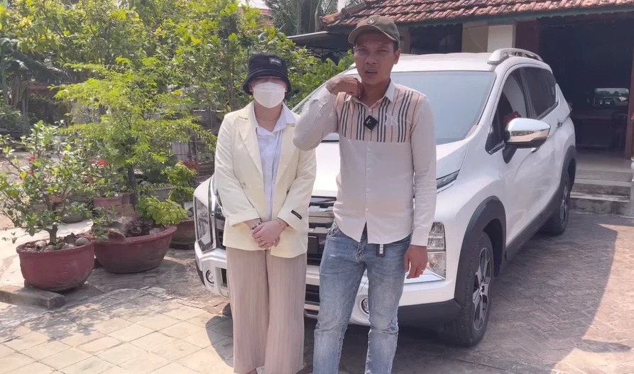 Lộc Fuho cùng vợ về quê để làm giỗ cho mẹ ruột