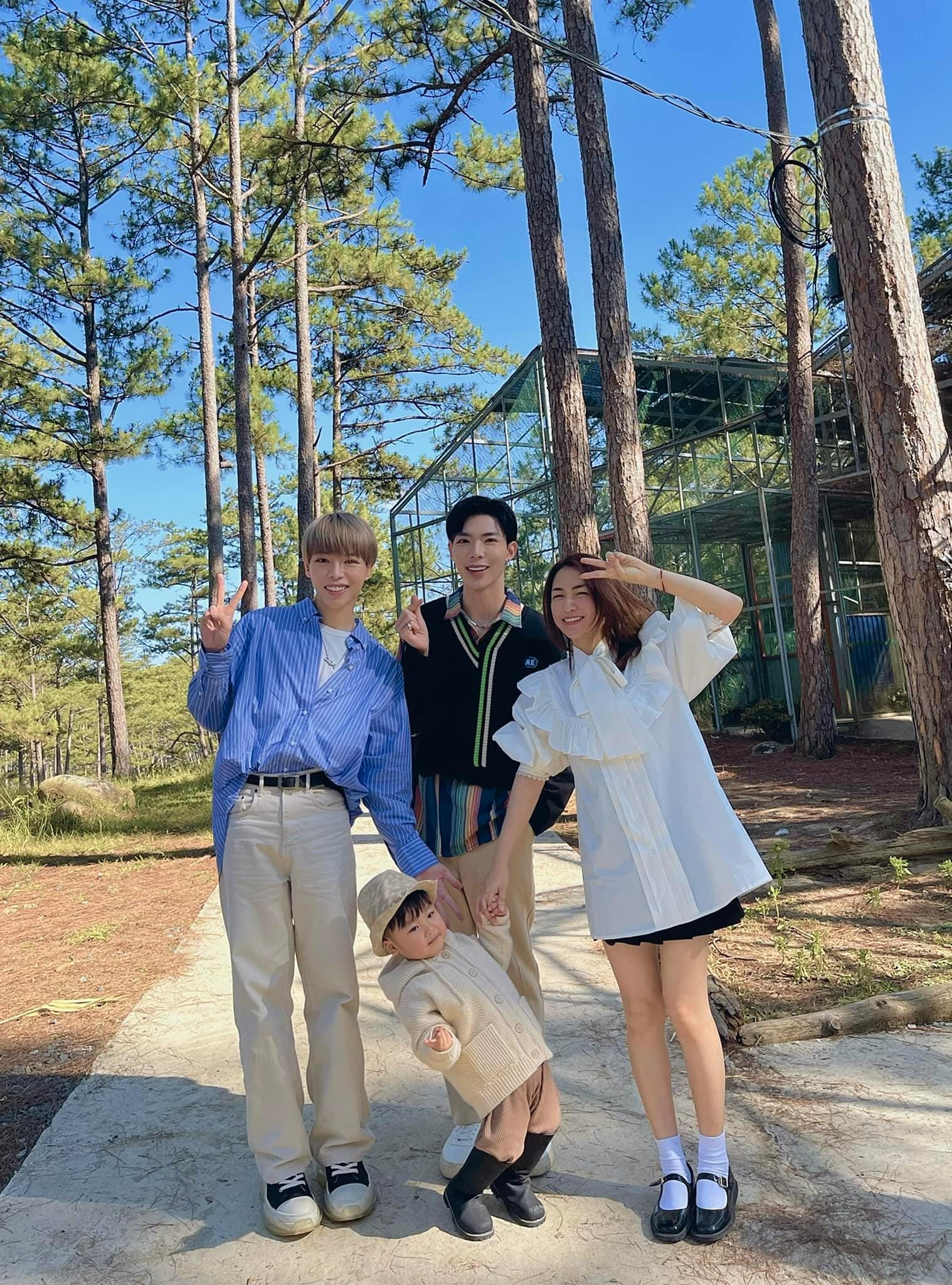 Tình cảm mà nữ ca sĩ trẻ trao cho quý tử đầu lòng dường như không thể đong đếm được.