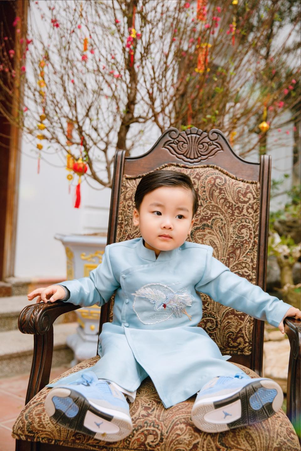 Thương mẹ, bé Bo được dân tình đánh giá là nhóc tỳ ngoan ngoãn và hiểu chuyện