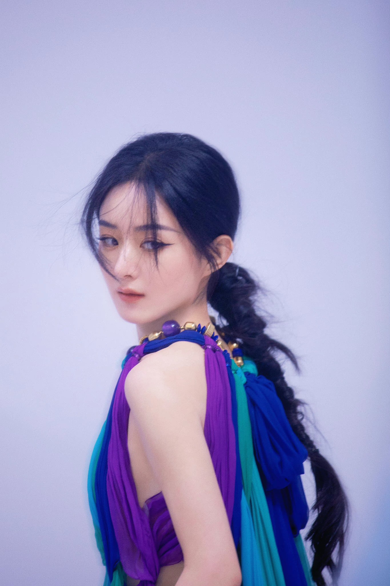 Dưa:  Hợp tác giữa Triệu Lệ Dĩnh và Dior đã hết hạn và không gia hạn tiếp, hợp tác mới là CELINE.