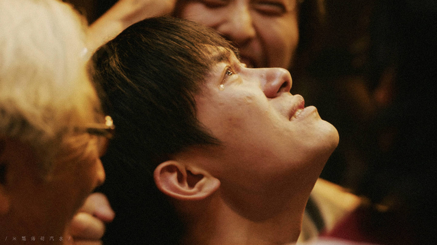 Vừa qua, phim điện ảnh “Kỳ tích – Đứa trẻ ngốc” với sự góp mặt của Dịch Dương Thiên Tỉ đã chính thức được công chiếu qua các nền tảng lớn. Theo trang Hải Đăng, chỉ sau một ngày lên sóng, phim đã chiếm giữ hạng 1 của Tencent, Iqiyi, Youku.