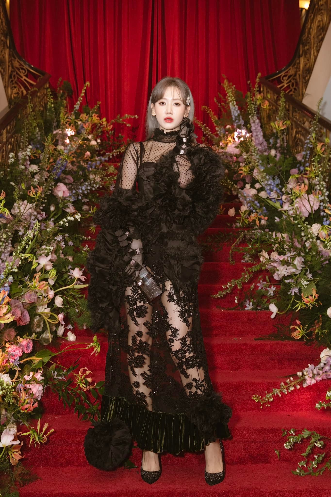 Từ khi debut, Hari Won luôn được xem là 'bông hồng xinh đẹp' của làng giải trí Việt bởi nhan sắc ngọt ngào, khả ái