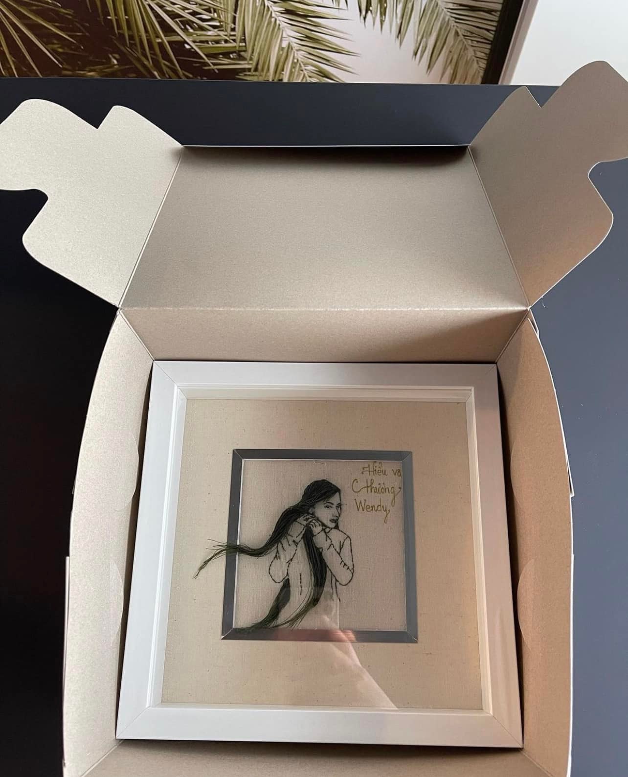 Từng đường kim, mũi chỉ đều giống hệt giọng ca Bông Điên Điển