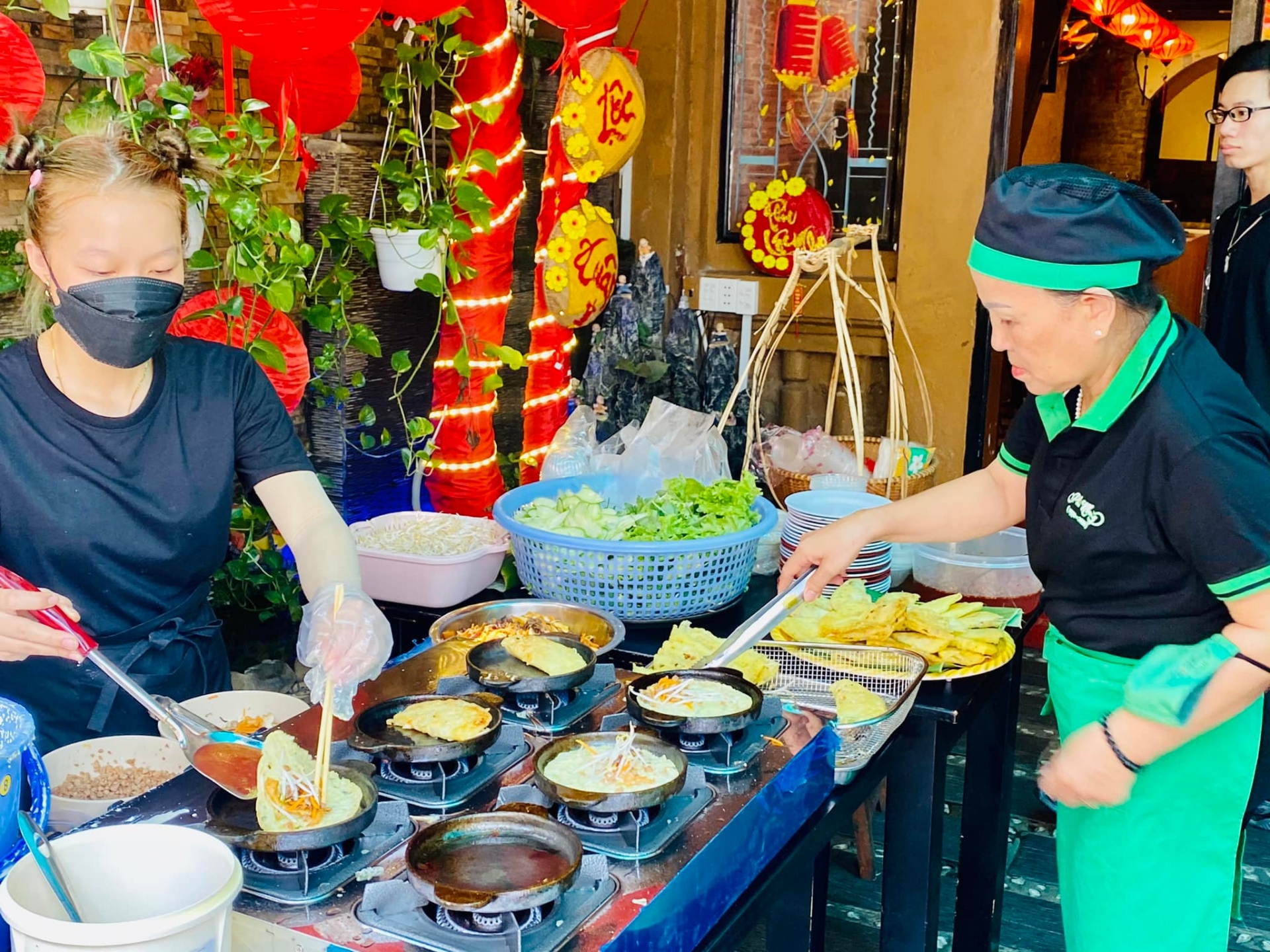 Nghẹn ngào hình ảnh mới tại quán chay Phi Nhung, khoảnh khắc ý nghĩa gây xót thương vô hạn - Ảnh 1