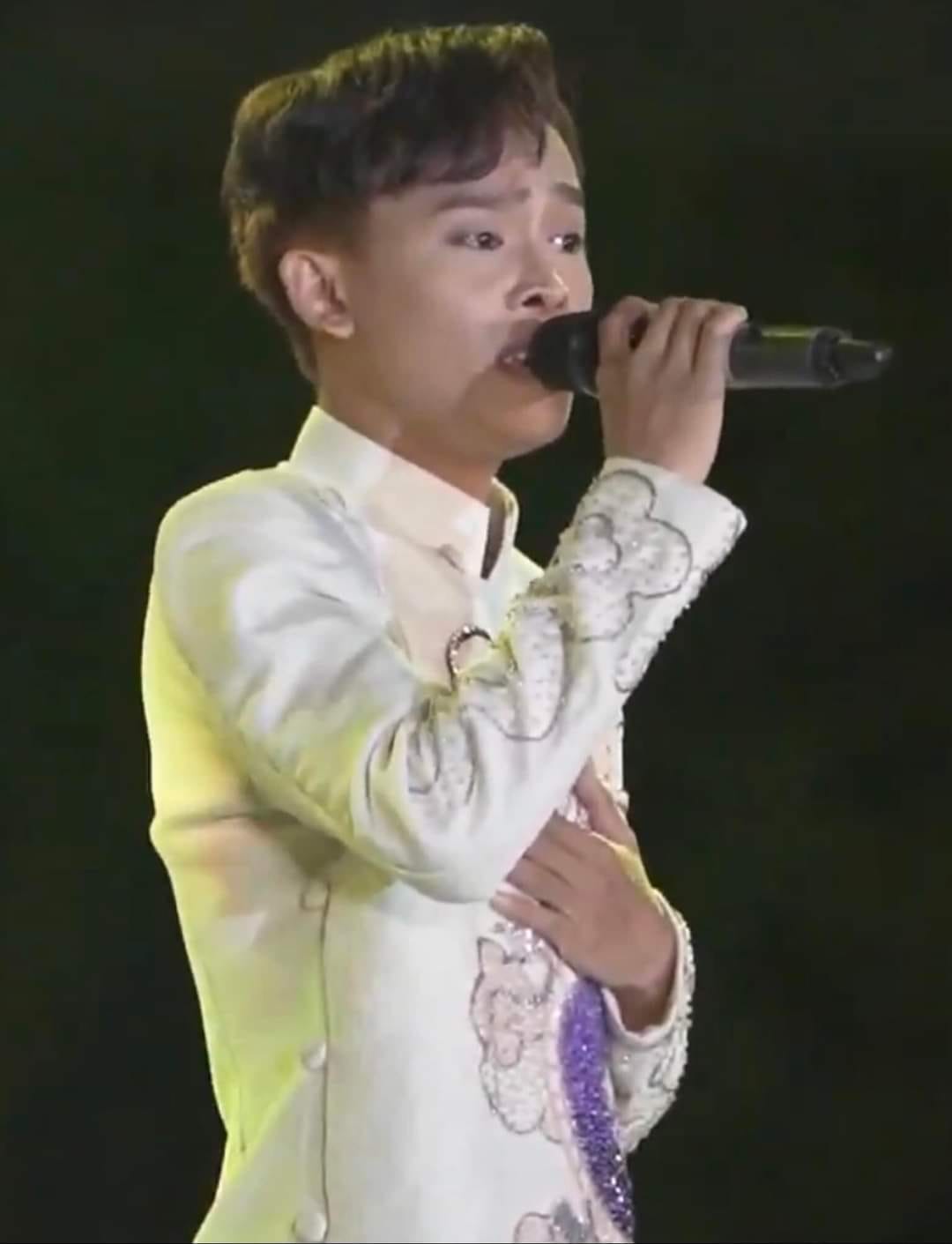 Hồ Văn Cường tiếp tục vắng mặt không rõ lý do trong đêm nhạc tưởng nhớ Phi Nhung