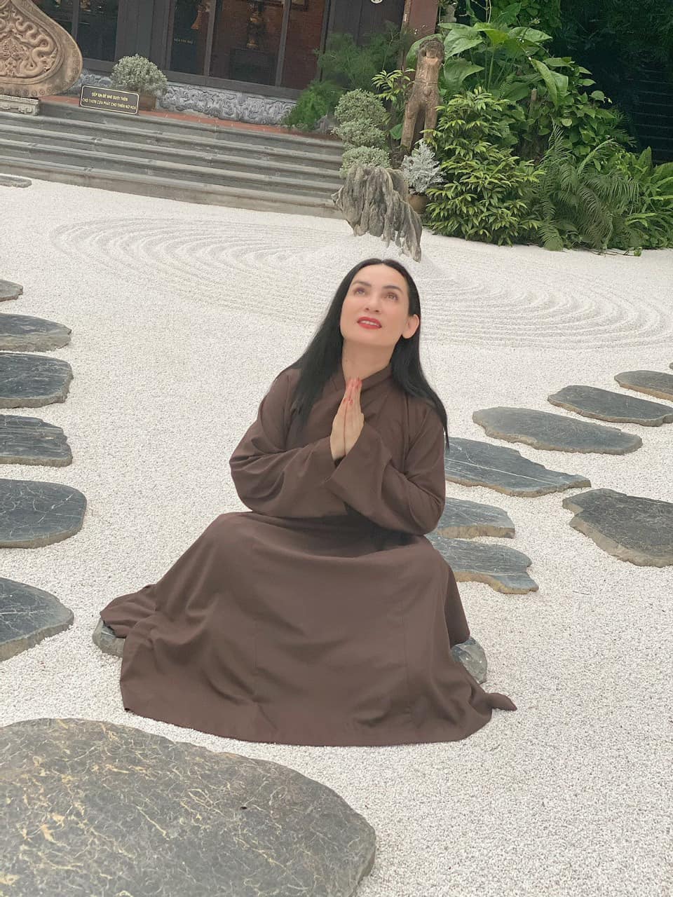 Dù mẹ đã tạ thế, nhưng Wendy Phạm vẫn được những đồng nghiệp thân thiết của Phi Nhung lúc sinh thời yêu quý