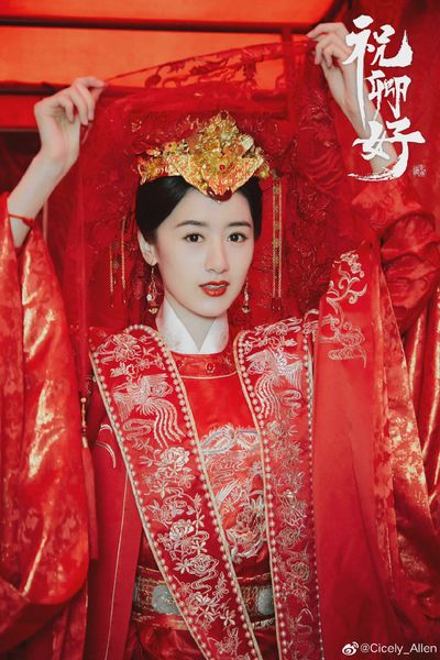 Viên Băng Nghiên tạo hình đại hôn và trang phục đỏ trong bộ phim Chúc Khanh Hảo 