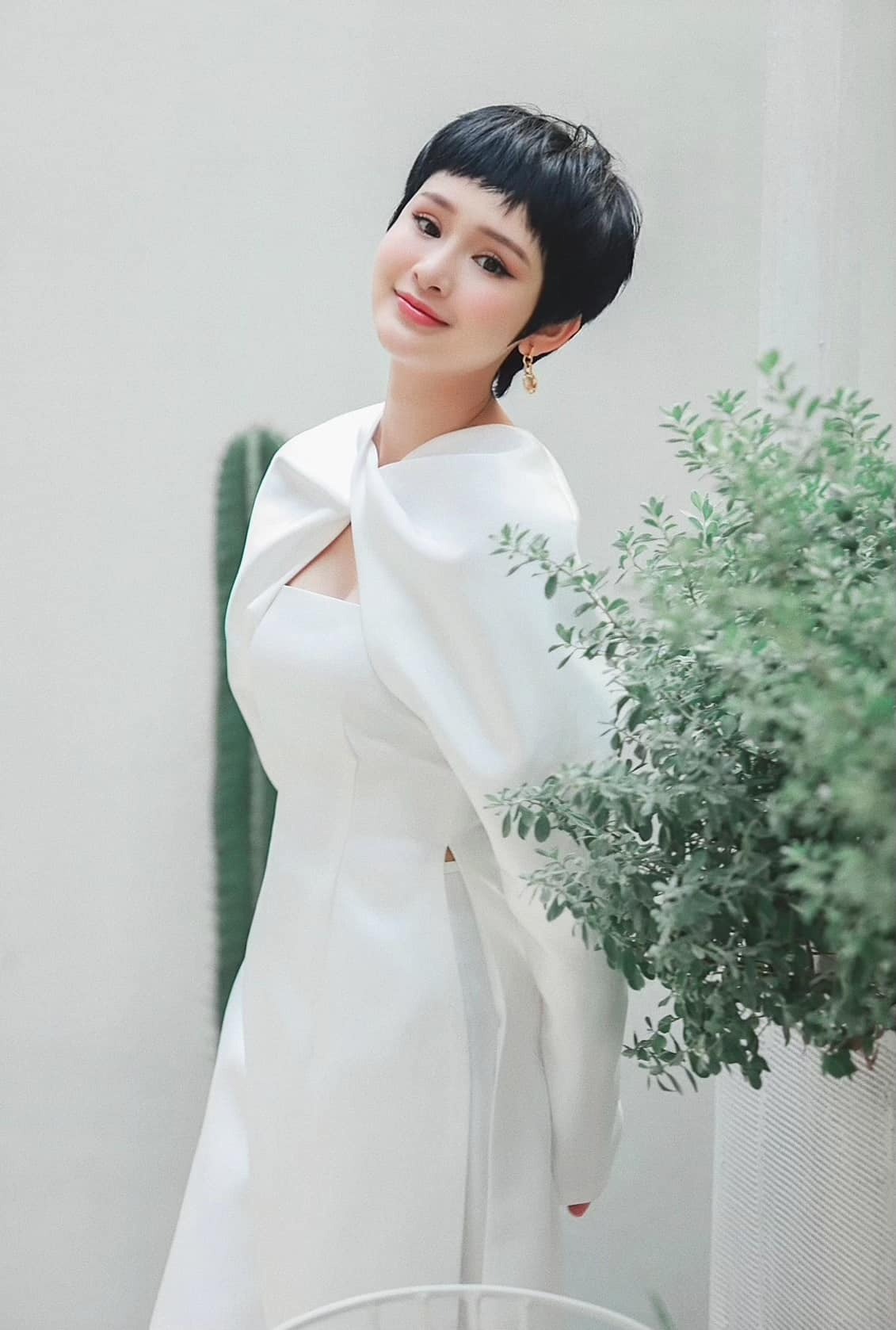 Hiền Hồ tiếp tục hứng chỉ trích vì nghi vấn 'nết xấu' không bỏ, có hay không việc 'trêu ngươi' khán giả? 3 Hiền Hồ tiếp tục hứng chỉ trích vì nghi vấn 'nết xấu' không bỏ, có hay không việc 'trêu ngươi' khán giả? 3