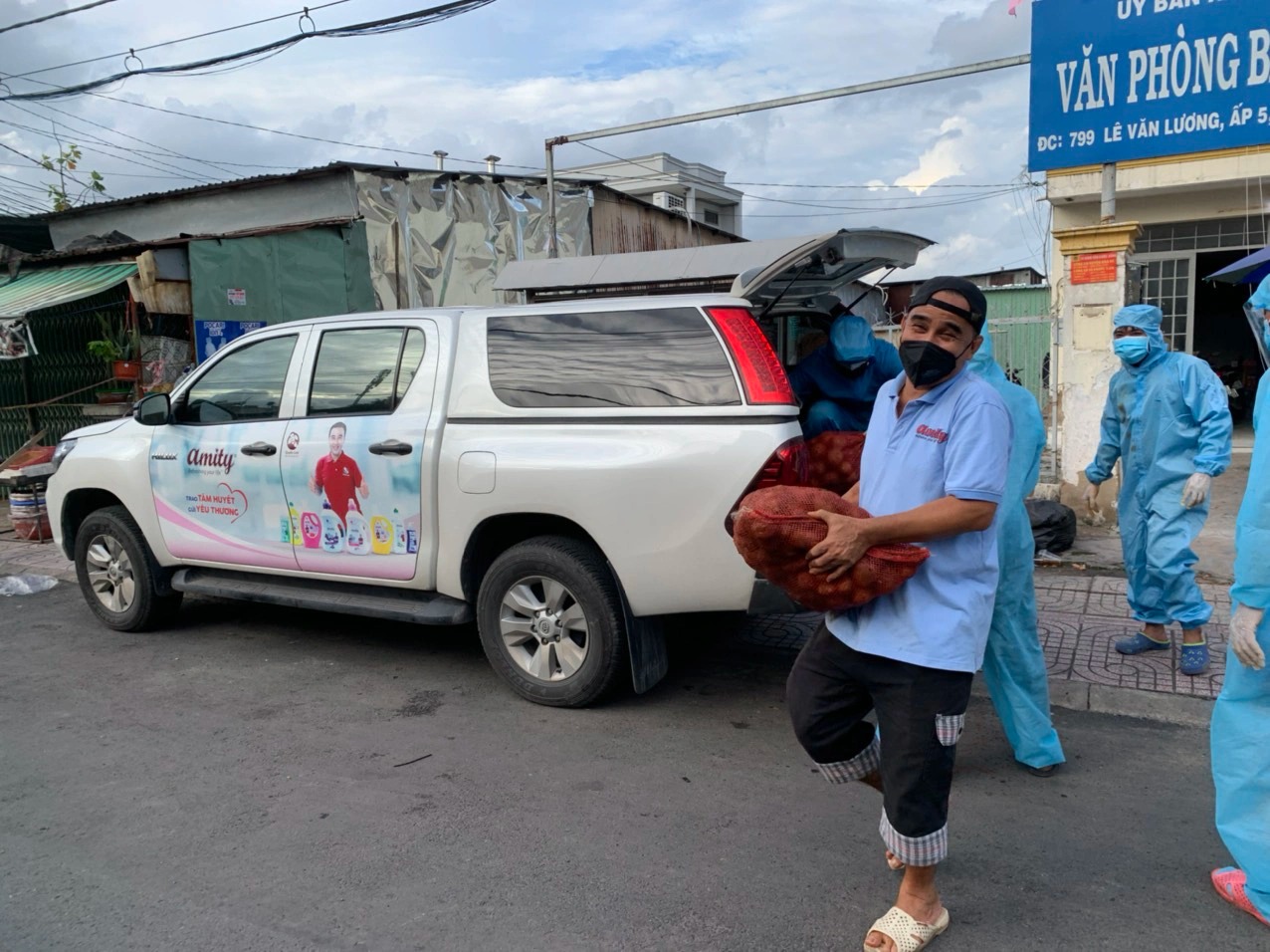Hơn 20 năm đóng góp cho xã hội, anh chỉ kêu gọi từ thiện đúng một lần duy nhất là vào đợt cứu trợ lũ lụt miền Trung