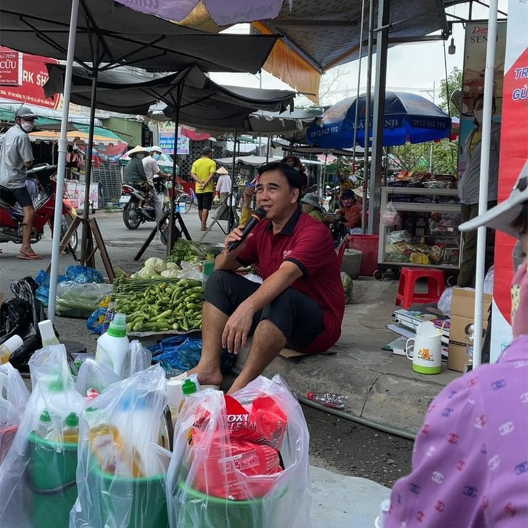 Quyền Linh hiên ngang bước qua sóng gió từ thiền nhờ trái tim chân chính