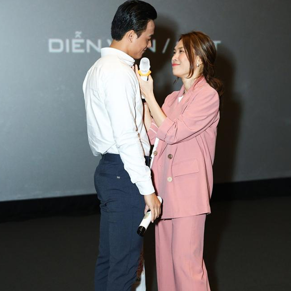 Chưa từng lên tiếng nói rõ mối quan hệ, thế nhưng Mỹ Tâm - Mai Tài Phến thường xuyên bị 'tóm dính' có cử chỉ thân thiết