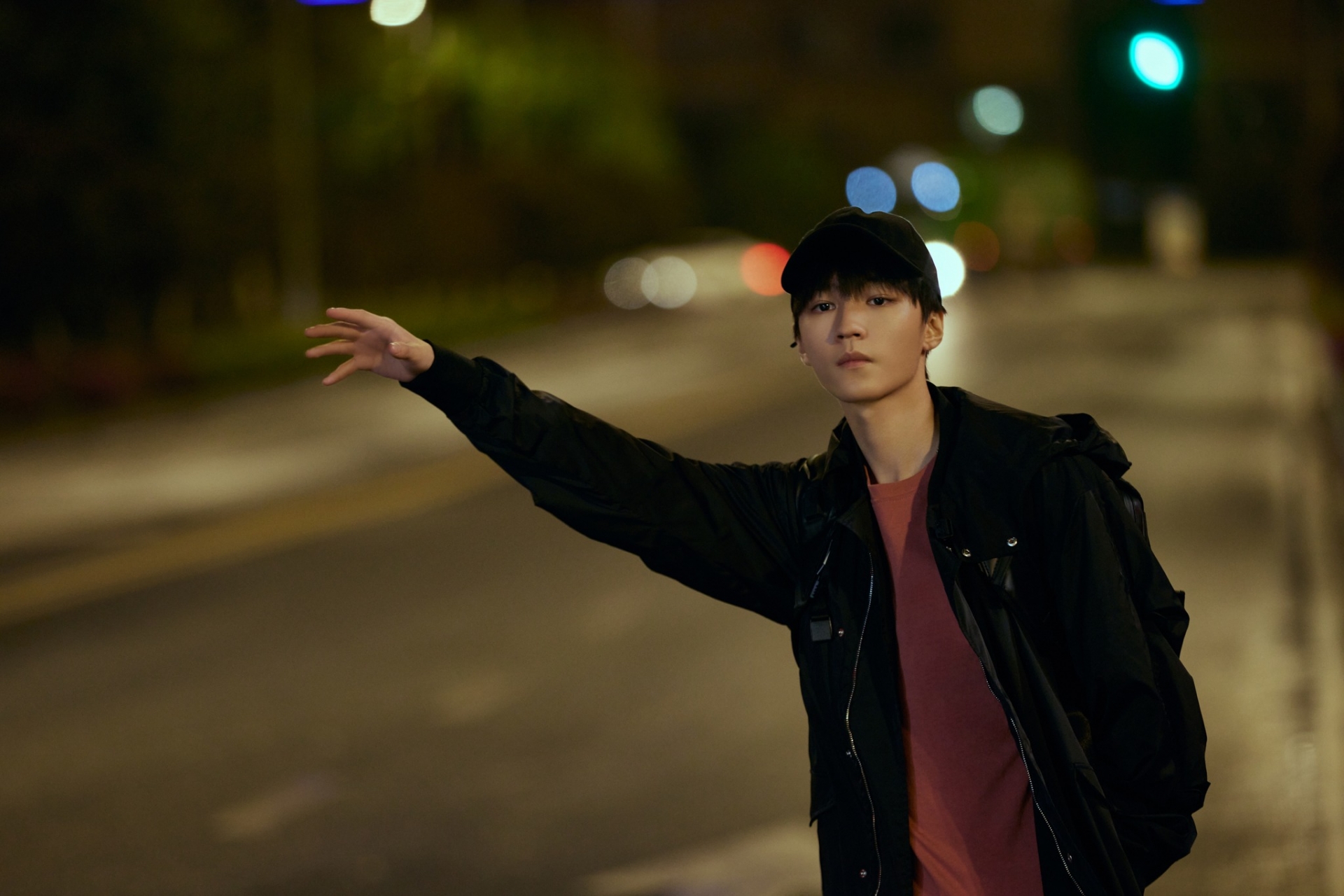 Dưa: Vương Tuấn Khải vẫn luôn nhận được sự đón nhận của giới điện ảnh, hiện tại cậu ấy chỉ cần một bộ phim hot hẳn lên là có thể có được chỗ đứng vững chắc rồi