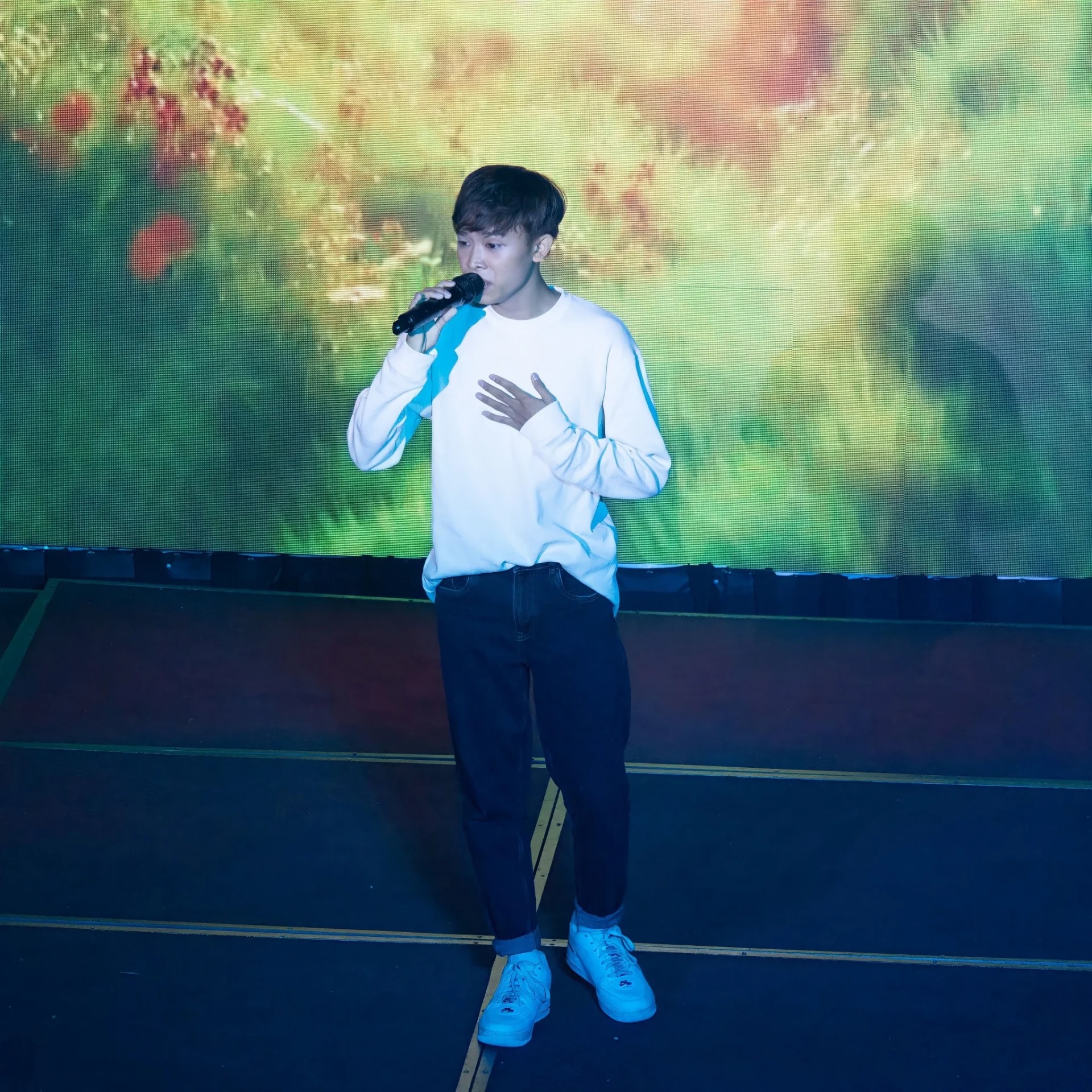 Hồ Văn Cường nhận được quan tâm của khán giả khi xuất hiện tại cuộc thi tài năng của một trường đại học có tiếng