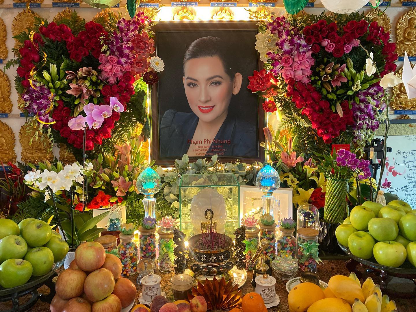 Wendy Phạm có mặt tại Tịnh Xá Giác Giác An để thăm viếng mẹ