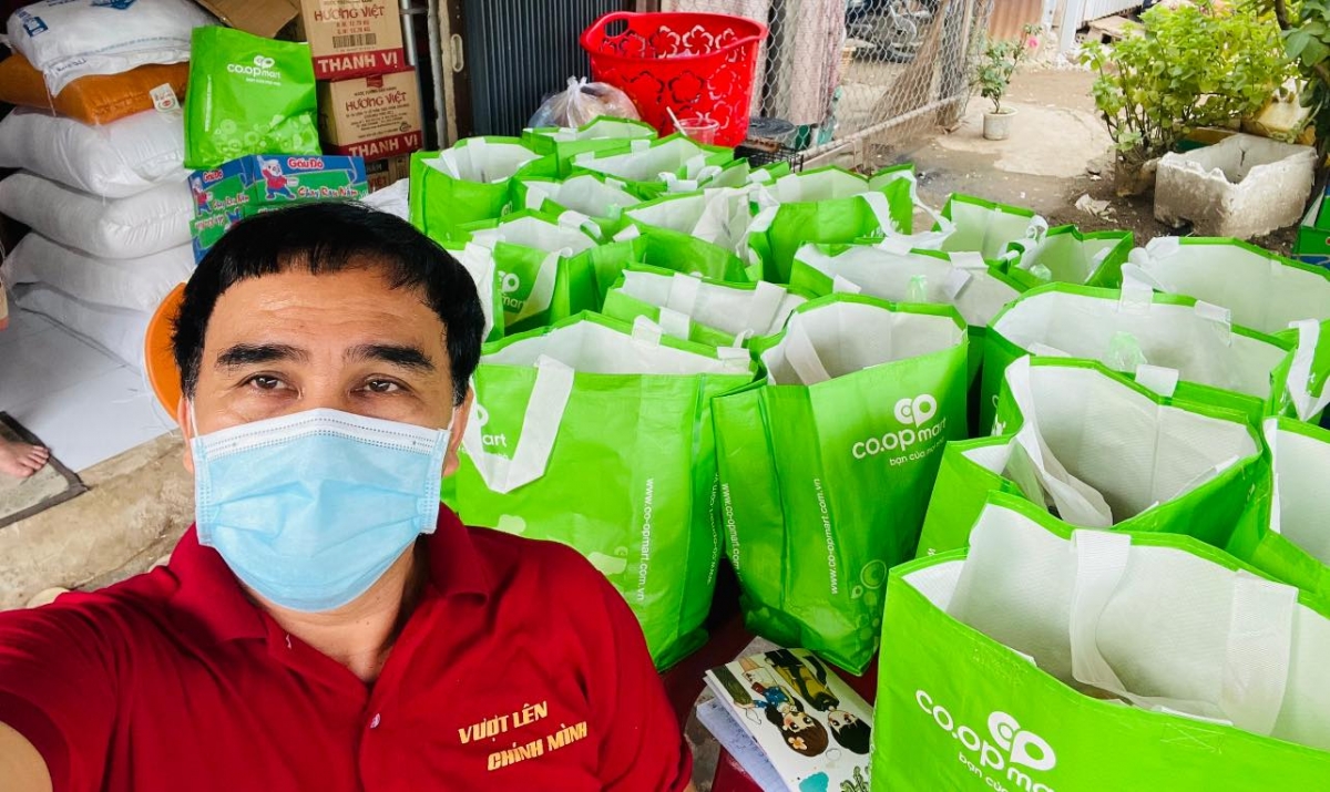 MC Quyền Linh được biết đến với danh xưng 'Phật sống' vì tấm lòng nhân ái, tích cực đóng góp cho cộng đồng