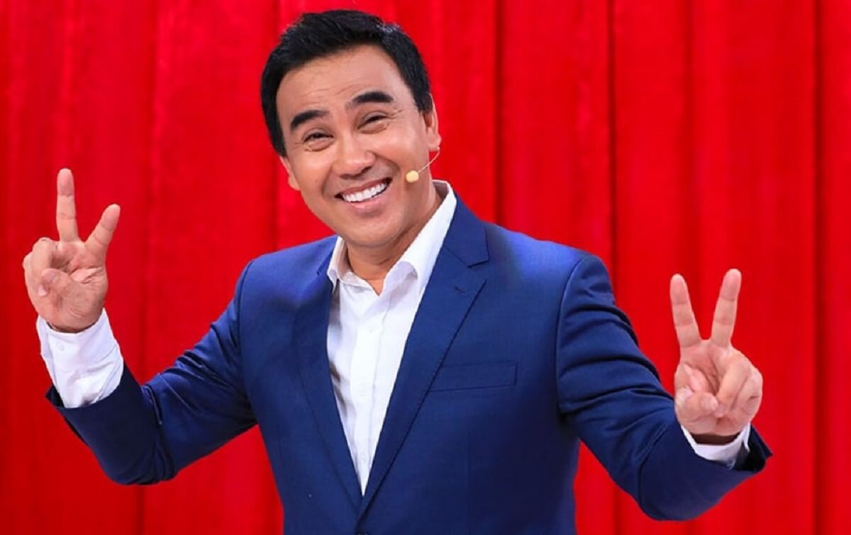 Những việc làm ý nghĩa của nam MC khiến khán giả vô cùng cảm kích, xúc động. 