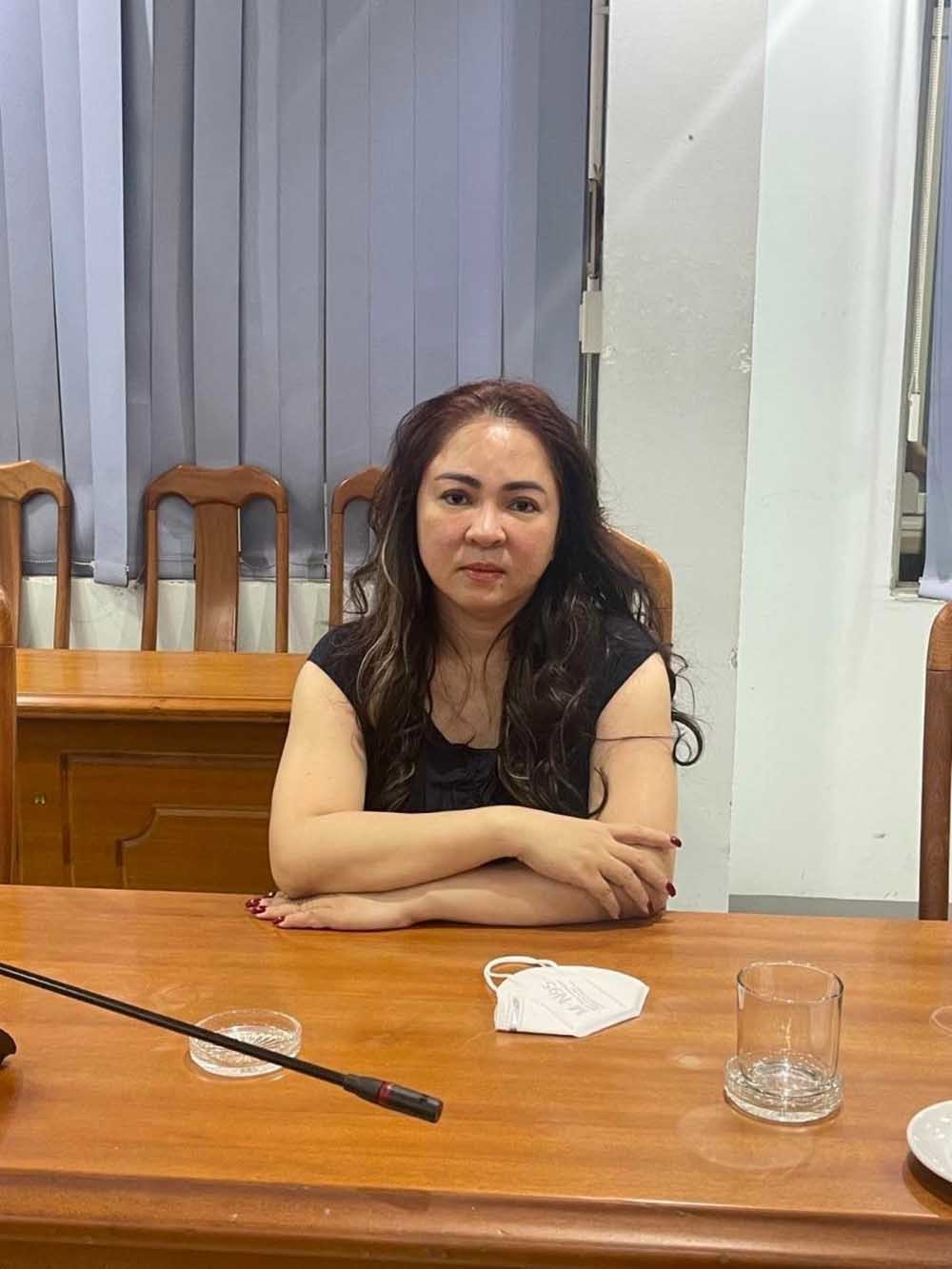 Căng đét: Trang Trần thẳng thừng 'đụng chạm' bà Phương Hằng, đưa ra tuyên bố cứng khiến CDM hoang mang 5 Căng đét: Trang Trần thẳng thừng 'đụng chạm' bà Phương Hằng, đưa ra tuyên bố cứng khiến CDM hoang mang 5
