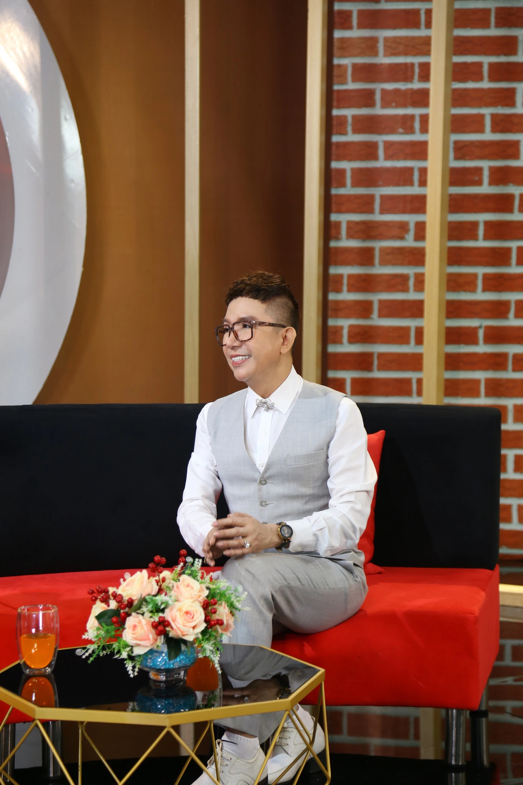 Ở tuổi 55, Long Nhật có cuộc sống hôn nhân viên mãn bên bà xã và 4 người con