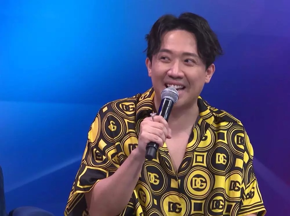 Dù đây là items thuộc một thương hiệu thời trang đình đám thế nhưng khi Trấn Thành ướm lên người lại tạo nên hình ảnh lôi thôi