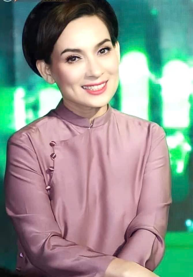 Con gái Phi Nhung nghẹn ngào nỗi nhớ mẹ, thất thần đến chùa làm điều thiêng liêng khiến người hâm mộ bủn rủn - Ảnh 1 Con gái Phi Nhung nghẹn ngào nỗi nhớ mẹ, thất thần đến chùa làm điều thiêng liêng khiến người hâm mộ bủn rủn - Ảnh 1