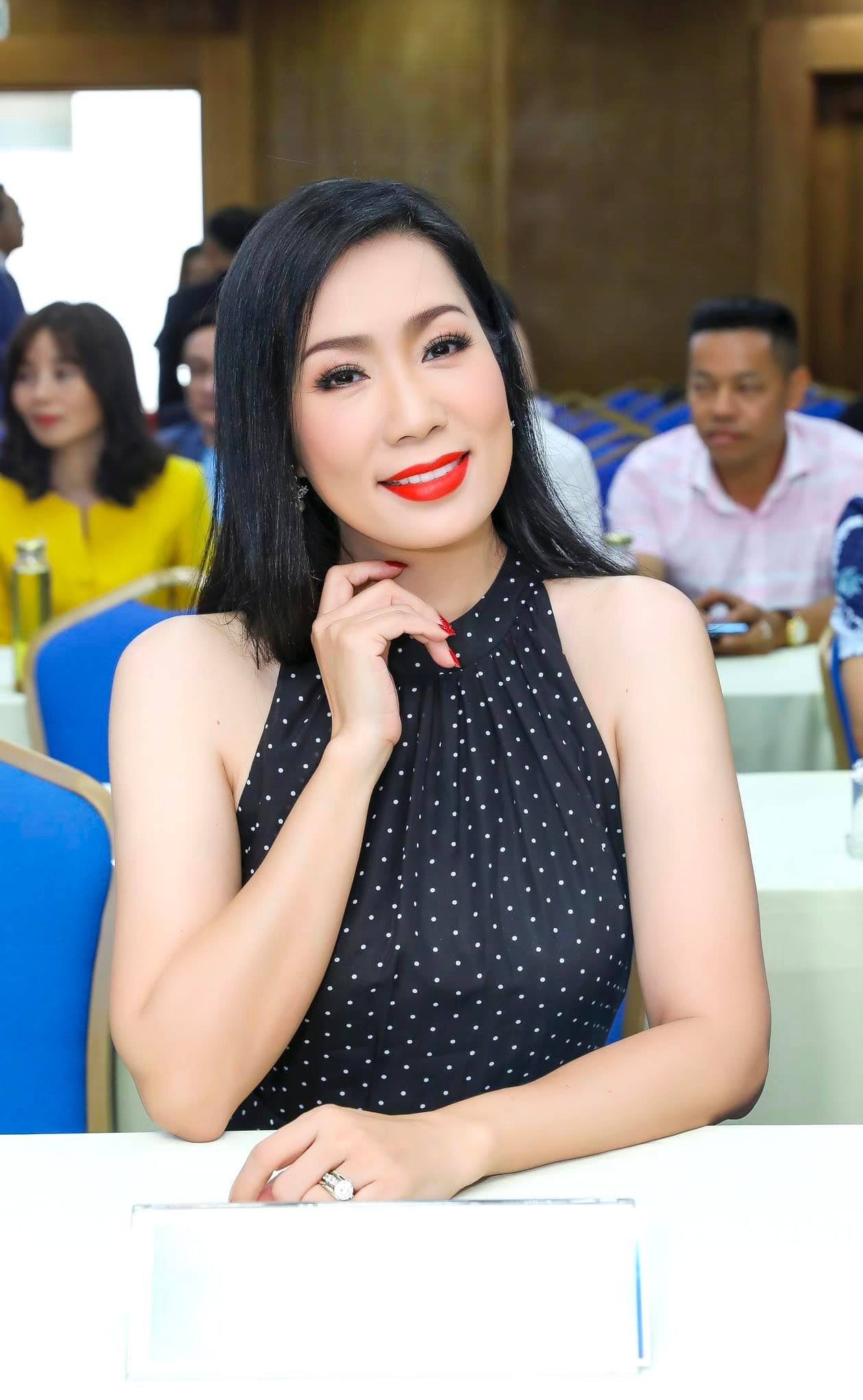 Trịnh Kim Chi tập quen đối mặt luồng dư luận đa chiều. Cô cũng đã đồng ý bỏ qua mọi mâu thuẫn với nghệ sĩ Thương Tín