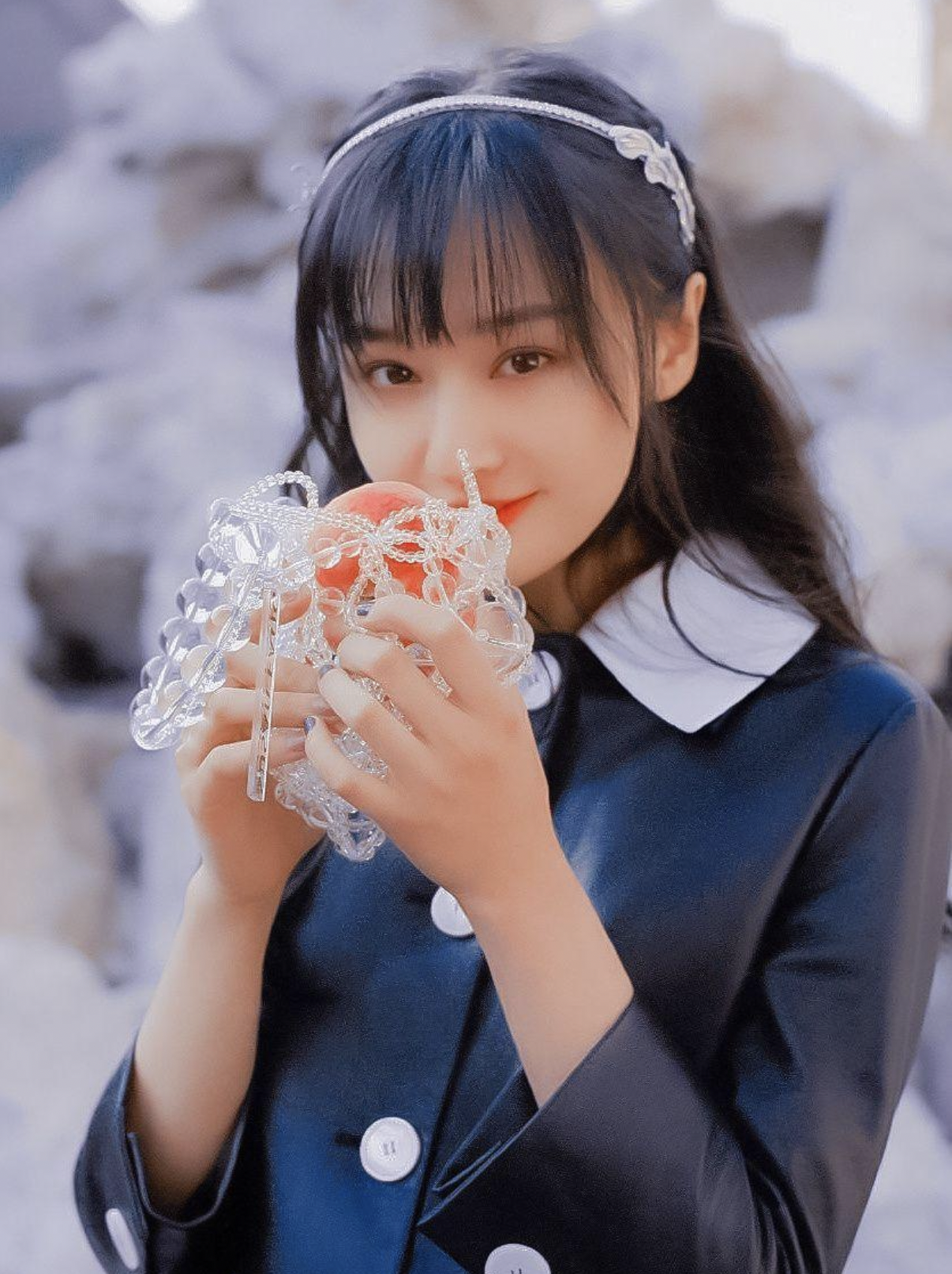 Mới đây, FC Trịnh Sảng chia sẻ clip cô vừa đi bộ về nhà vừa tâm sự. Trong video, Trịnh Sảng cho biết mình muốn mở một kênh Youtube, kiếm tiền từ nền tảng này. Bản thân cô đã nghĩ tích cực hơn nhiều, mọi thứ rồi sẽ tốt đẹp hơn. Được biết, kênh Youtube này Trịnh Sảng đã lập từ tháng 11 năm 2021. Video đều do chính tay cô nàng quay và edit, tuy nhiên vẫn chưa tiết lộ tên kênh.