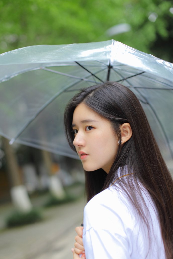 Dưa: Triệu Lộ Tư cùng Ngỗng kí hiệp ước 8 năm, phân chia Ngỗng cũng được phần nhiều nhất, cho nên nàng không thể tự ý cự tuyệt vai diễn mà Ngỗng đưa