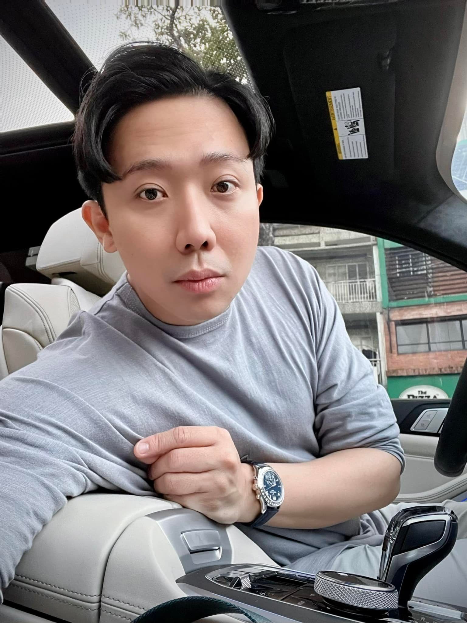 Trấn Thành khuyên ngăn khán giả không nên nói bậy, thay vào đó là nói những lời yêu thương, văn minh trên không gian mạng