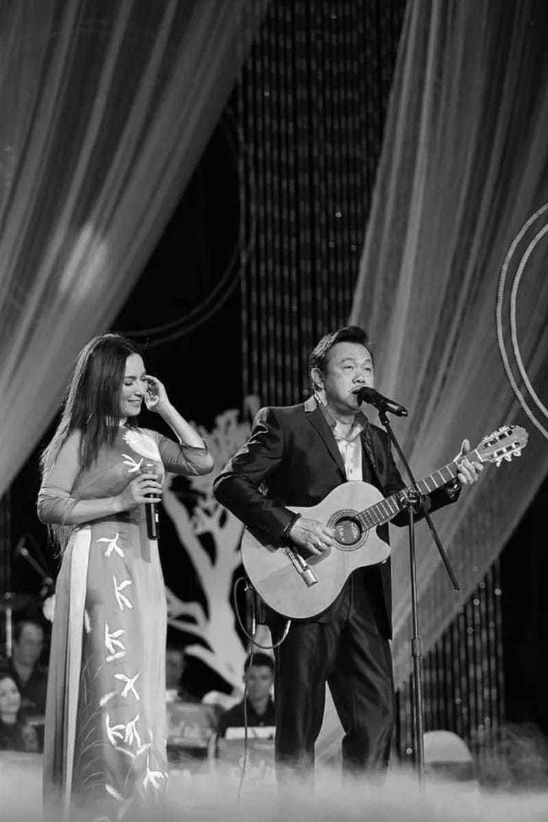 Phi Nhung - Chí Tài đã hội ngộ cùng nhau, thế nhưng ở một chân trời khác Phi Nhung - Chí Tài đã hội ngộ cùng nhau, thế nhưng ở một chân trời khác