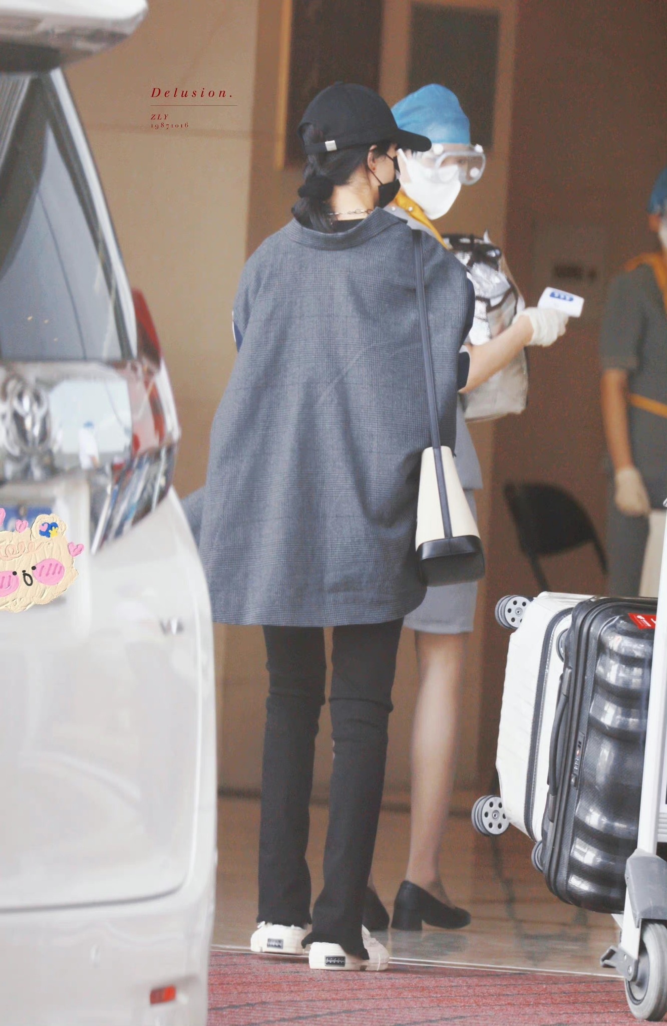 Hôm nay Triệu Lệ Dĩnh đã có mặt tại sân bay Bắc Kinh để tới Hàng Châu.