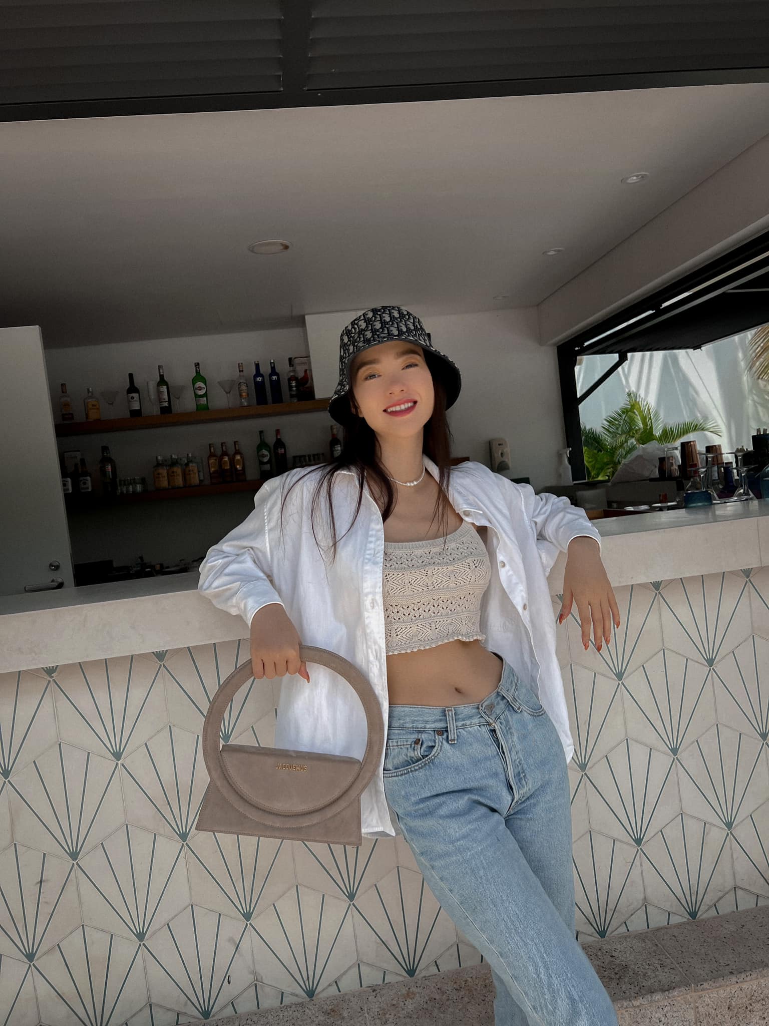 Những ngày qua, Minh Hằng bận rộn cho các khâu chuẩn bị từ thử váy cưới, chụp ảnh cưới, đến khảo sát địa điểm, lên kế hoạch tổ chức