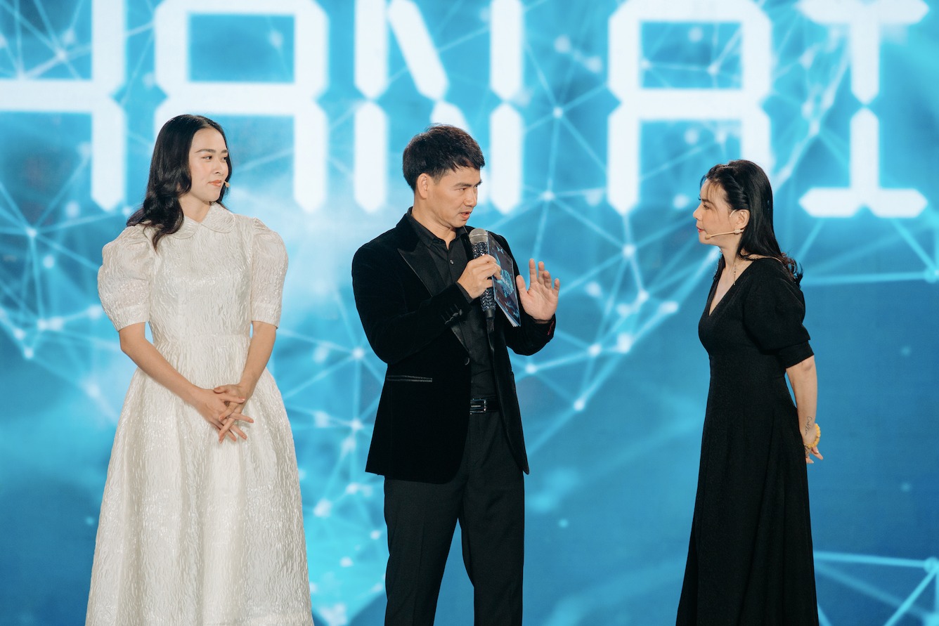 Xuân Bắc đề cập đến vấn đề tình yêu khiến Cát Phượng bối rối