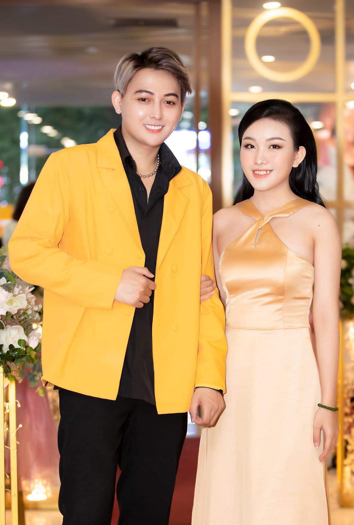 Thiêng Ngân càn quét thảm đỏ với chiếc váy tông vàng sang trọng