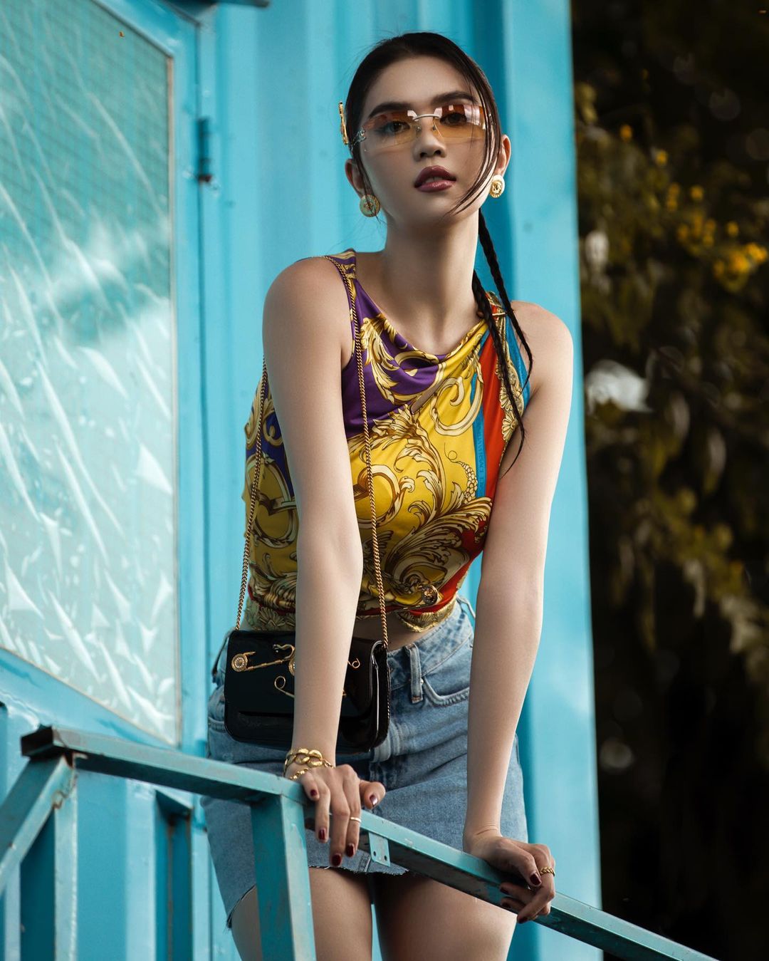 Do lịch trình bận rộn nên Ngọc Trinh đã ủy quyền cho cô thực hiện giao dịch mua bán khu đất