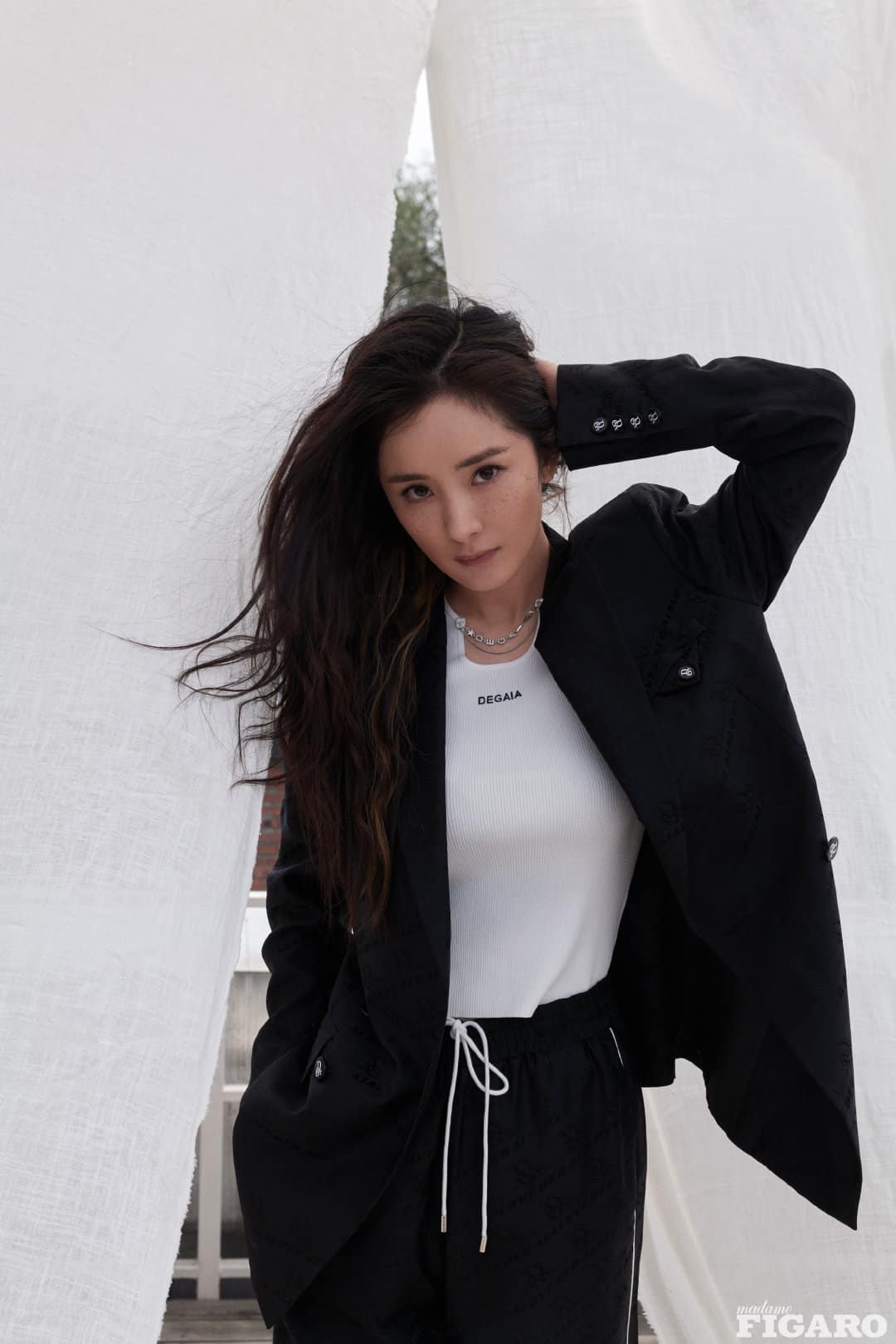 Dưa: Dương Mịch sẽ không đóng Kiều Tàng nữa. Bộ phim cũng đã được đổi tên lại thành 'Hải Đường Tiếu Xuân Phong', nữ chính đang cân nhắc Viên Băng Nghiên